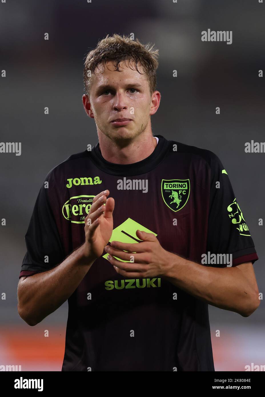 Turin, Italien, 18.. Oktober 2022. David Zima vom FC Turin applaudiert den Fans nach dem letzten Pfiff des Coppa Italia-Spiels im Stadio Grande Torino, Turin. Bildnachweis sollte lauten: Jonathan Moscrop / Sportimage Stockfoto