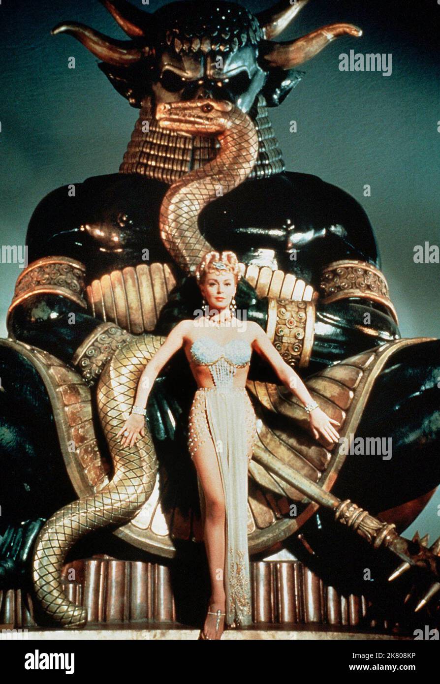 Lana Turner Film The Prodigal (1953) Charaktere: Samarra 13 May 1955 **WARNUNG** dieses Foto ist nur für redaktionelle Zwecke bestimmt und unterliegt dem Copyright von METRO-GOLDWYN-MAYER und/oder dem Fotografen, der von der Film- oder Produktionsgesellschaft beauftragt wurde. Es ist eine obligatorische Gutschrift für METRO-GOLDWYN-MAYER erforderlich. Der Fotograf sollte ebenfalls angerechnet werden, wenn er bekannt ist. Ohne schriftliche Genehmigung der Film Company kann keine kommerzielle Nutzung gewährt werden. Stockfoto