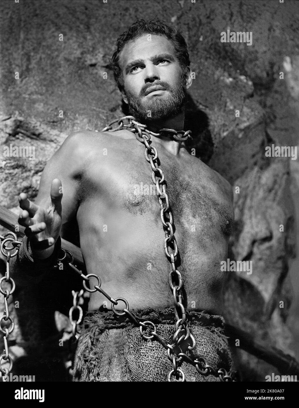 Charlton Heston Film The Ten Commandments (USA 1956) Charaktere: Moses Regie: Cecil B. DeMille 05. Oktober 1956 **WARNUNG** dieses Foto ist nur für redaktionelle Zwecke bestimmt und unterliegt dem Urheberrecht von UNIVERSAL und/oder dem Fotografen, der von der Film or Production Company zugewiesen wurde. Es kann nur durch Veröffentlichungen in Verbindung mit der Werbung für den oben genannten Film reproduziert werden. Eine obligatorische Gutschrift für UNIVERSAL ist erforderlich. Der Fotograf sollte ebenfalls angerechnet werden, wenn er bekannt ist. Ohne schriftliche Genehmigung der Film Company kann keine kommerzielle Nutzung gewährt werden. Stockfoto
