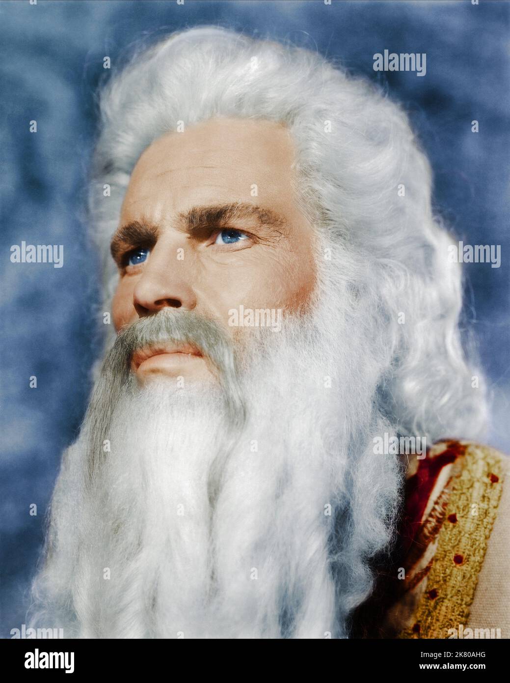 Charlton Heston Film The Ten Commandments (USA 1956) Charaktere: Moses Regie: Cecil B. DeMille 05. Oktober 1956 **WARNUNG** dieses Foto ist nur für redaktionelle Zwecke bestimmt und unterliegt dem Urheberrecht von UNIVERSAL und/oder dem Fotografen, der von der Film or Production Company zugewiesen wurde. Es kann nur durch Veröffentlichungen in Verbindung mit der Werbung für den oben genannten Film reproduziert werden. Eine obligatorische Gutschrift für UNIVERSAL ist erforderlich. Der Fotograf sollte ebenfalls angerechnet werden, wenn er bekannt ist. Ohne schriftliche Genehmigung der Film Company kann keine kommerzielle Nutzung gewährt werden. Stockfoto