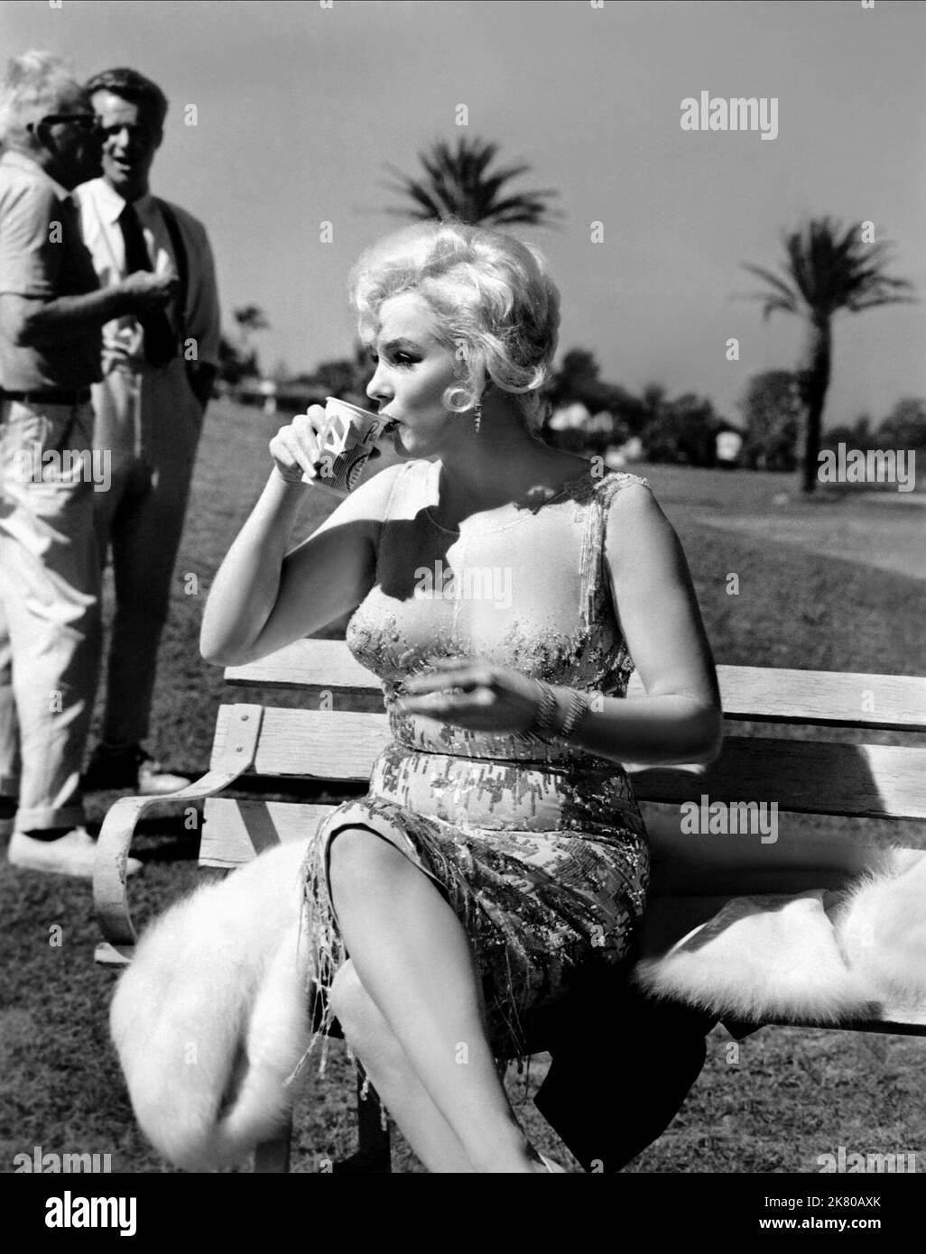 Marilyn Monroe Film Some Like IT Hot (USA 1959) Charaktere: Sugar Kane Kowalczyk Regie: Billy Wilder 19. März 1959 **WARNUNG** dieses Foto ist nur für redaktionelle Zwecke bestimmt und unterliegt dem Copyright der UNITED ARTISTS und/oder des Fotografen, der von der Film or Production Company zugewiesen wurde. Es kann nur durch Veröffentlichungen in Verbindung mit der Werbung für den oben genannten Film reproduziert werden. Eine obligatorische Gutschrift für UNITED ARTISTS ist erforderlich. Der Fotograf sollte ebenfalls angerechnet werden, wenn er bekannt ist. Ohne schriftliche Genehmigung der Film Company kann keine kommerzielle Nutzung gewährt werden. Stockfoto