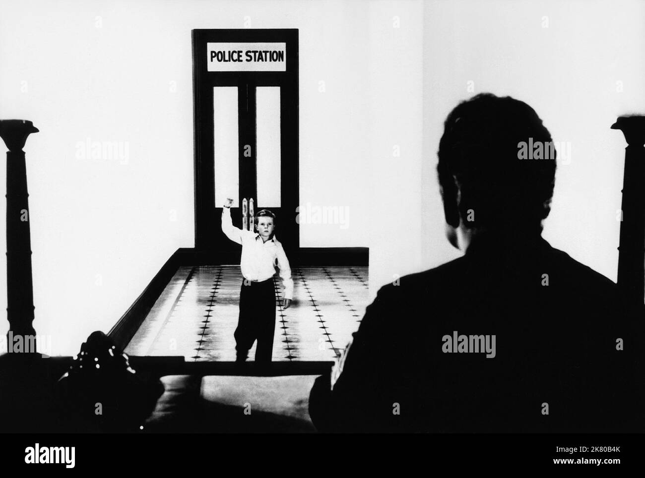 Jimmy Hunt Film Invaders from Mars (USA 1953) Charaktere: David Maclean - Boy Astronomer Regisseur: William Cameron Menzies 09. April 1953 **WARNUNG** dieses Foto ist nur für redaktionelle Zwecke bestimmt und unterliegt dem Copyright von 20TH CENTURY FOX und/oder dem Fotografen, der von der Film or Production Company zugewiesen wurde. Eine obligatorische Gutschrift für 20TH CENTURY FOX ist erforderlich. Der Fotograf sollte ebenfalls angerechnet werden, wenn er bekannt ist. Ohne schriftliche Genehmigung der Film Company kann keine kommerzielle Nutzung gewährt werden. Stockfoto