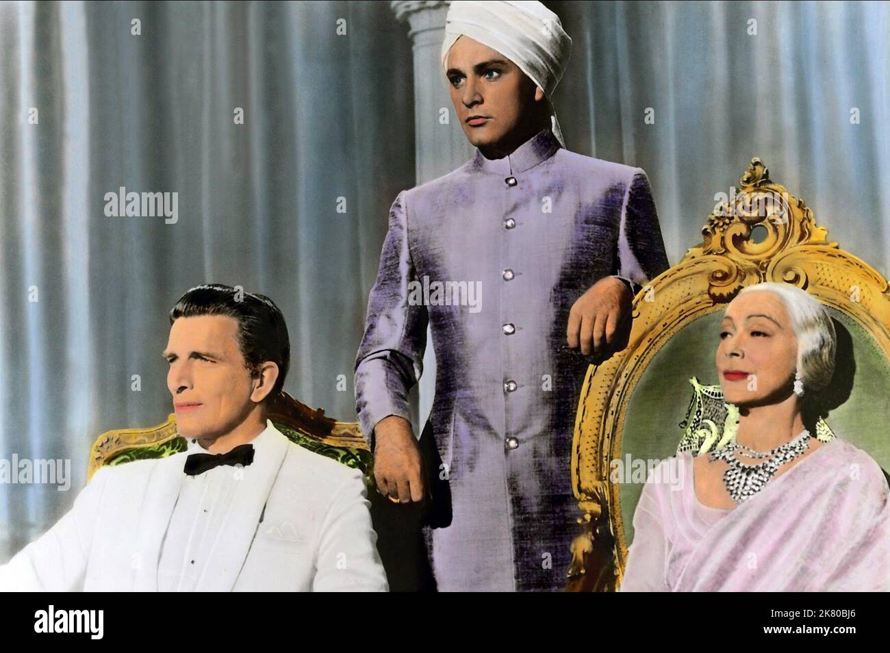 Michael Rennie, Richard Burton & Eugenie Leontovich Film: The Rains of Ranchipur (USA 1955) Charaktere: LORD ALBERT ESKETH, DR. MAJOR RAMA SAFTI, MAHARANI / Literaturverfilmung (nach dem Buch von Louis Bromfield) Direktor: Jean Negulesco 14 December 1955 **WARNUNG** Dieses Foto ist nur für den redaktionellen Gebrauch bestimmt und unterliegt dem Copyright von 20. CENTURY FOX und/oder des Fotografen, der von der Film- oder Produktionsfirma beauftragt wurde, und kann nur durch Publikationen im Zusammenhang mit der Bewerbung des oben genannten Films reproduziert werden. Eine obligatorische Gutschrift an 20. CENTURY FOX ist erforderlich. Der Fotograf sollte auch Stockfoto