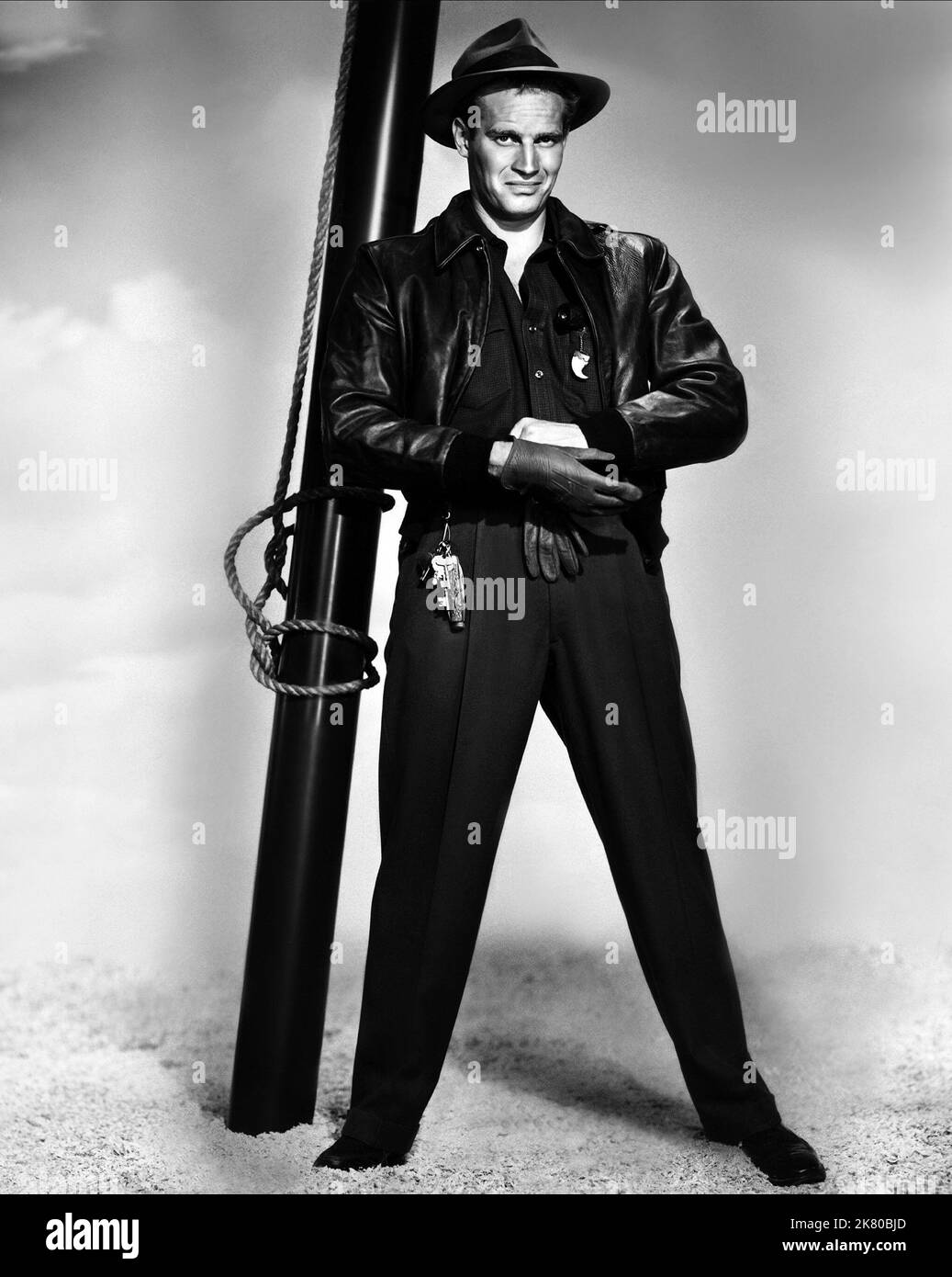 Charlton Heston Film The Greatest Show on Earth (1957) Charaktere: BRAD BRADEN Regie: Cecil B. DeMille 10. Januar 1952 **WARNUNG** dieses Foto ist nur für redaktionelle Zwecke bestimmt und unterliegt dem Urheberrecht von PARAMOUNT PICTURES und/oder dem Fotografen, der von der Film- oder Produktionsgesellschaft zugewiesen wurde. Es kann nur durch Veröffentlichungen in Verbindung mit der Werbung für den oben genannten Film reproduziert werden. Es ist eine obligatorische Gutschrift erforderlich, um BILDER ZU ÜBERSCHNEIDEN. Der Fotograf sollte ebenfalls angerechnet werden, wenn er bekannt ist. Ohne schriftliche Genehmigung der Film Company kann keine kommerzielle Nutzung gewährt werden. Stockfoto