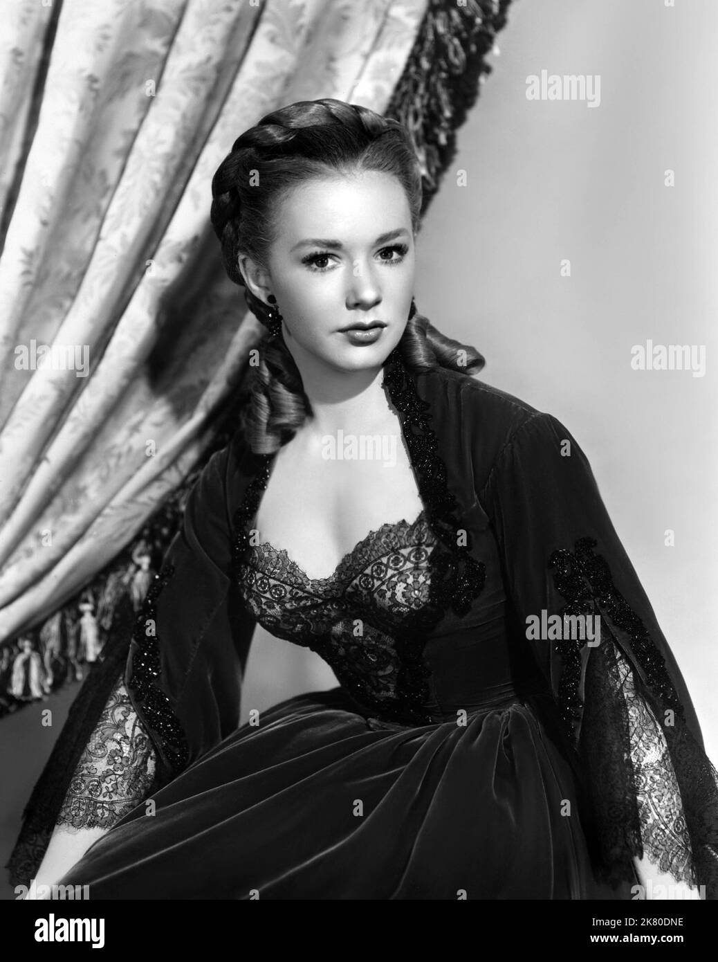 Piper Laurie Film The Mississippi Gambler (1953) Charaktere: Angelique 'Leia' Dureau Regie: Rudolph Mate 13. Januar 1953 **WARNUNG** dieses Foto ist nur für redaktionelle Zwecke bestimmt und unterliegt dem Urheberrecht von UNIVERSAL und/oder dem Fotografen, der von der Film- oder Produktionsgesellschaft zugewiesen wurde. Eine obligatorische Gutschrift für UNIVERSAL ist erforderlich. Der Fotograf sollte ebenfalls angerechnet werden, wenn er bekannt ist. Ohne schriftliche Genehmigung der Film Company kann keine kommerzielle Nutzung gewährt werden. Stockfoto