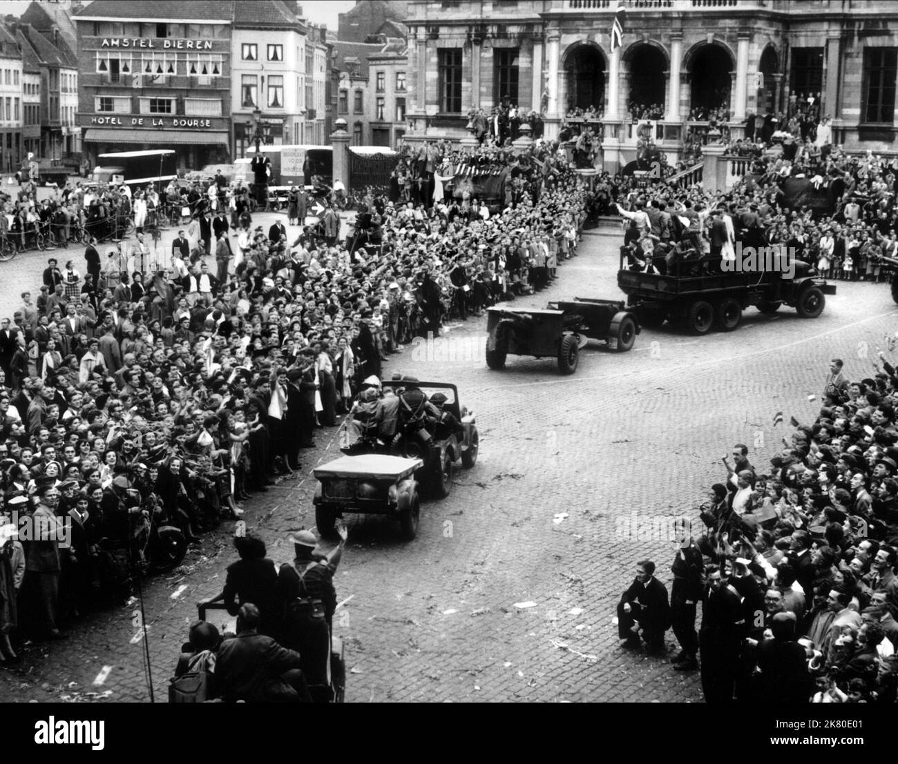 Filmszene Film betrogen (1954) Regie: Gottfried Reinhardt 07. September 1954 **WARNUNG** dieses Foto ist nur für redaktionelle Zwecke bestimmt und unterliegt dem Urheberrecht von MGM und/oder dem von der Film- oder Produktionsgesellschaft beauftragten Fotografen und darf nur durch Veröffentlichungen in Verbindung mit der Werbung für den oben genannten Film reproduziert werden. Eine obligatorische Gutschrift an MGM ist erforderlich. Der Fotograf sollte ebenfalls angerechnet werden, wenn er bekannt ist. Ohne schriftliche Genehmigung der Film Company kann keine kommerzielle Nutzung gewährt werden. Stockfoto