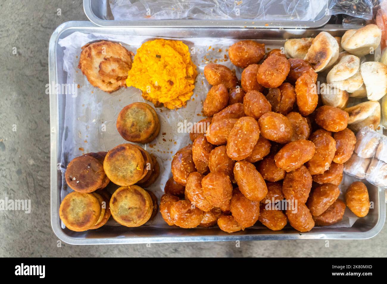Verschiedene Arten von philippinischen Süßigkeiten und Desserts in Negros, Philippinen Stockfoto