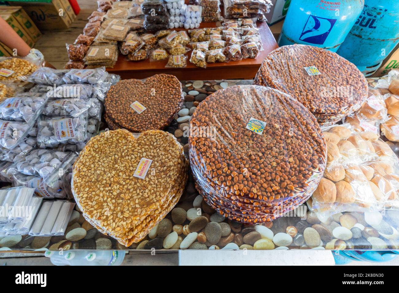Verschiedene Arten von philippinischen Süßigkeiten und Desserts in Iloilo, Philippinen Stockfoto