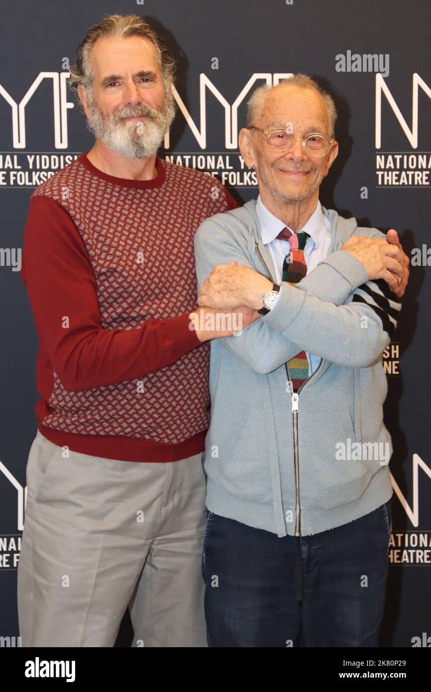 New York, NY, USA. 19. Oktober 2022. Steven Skybell und Joel Gray Photo