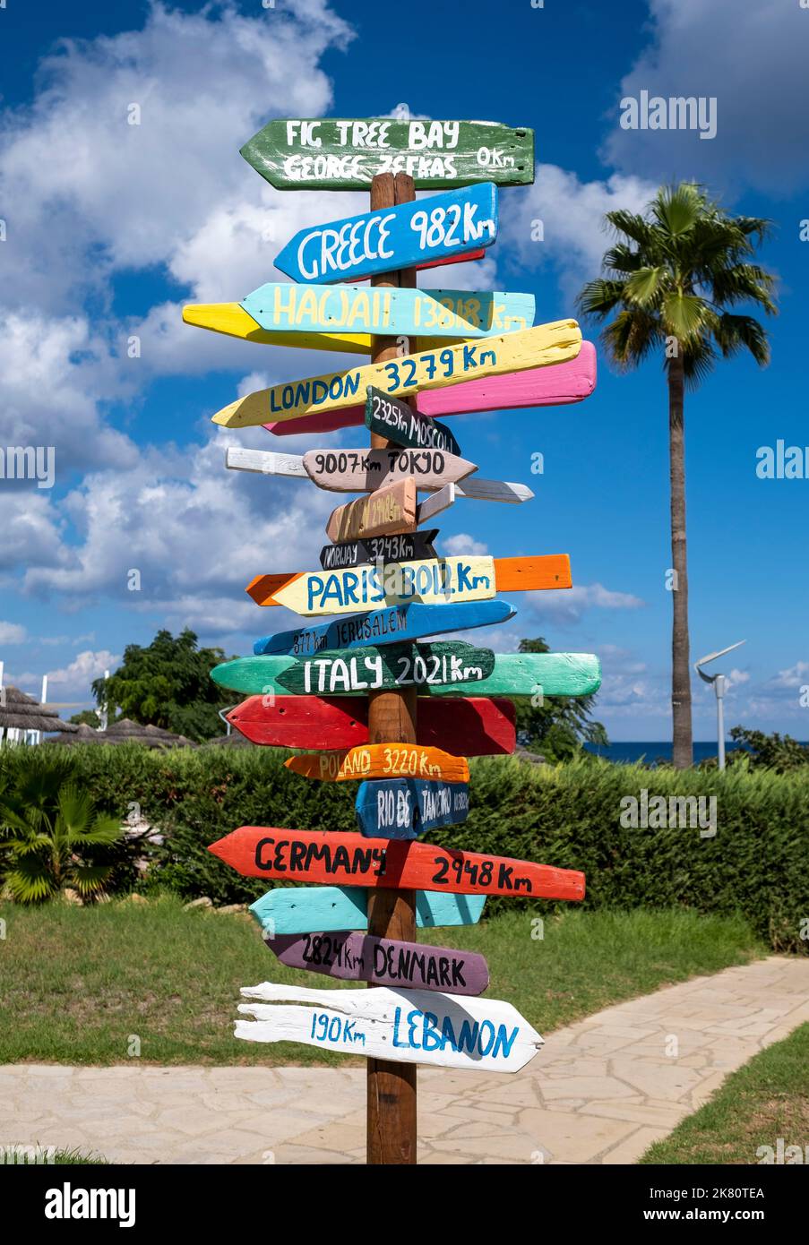 Touristenziel Distanzschild, Fig Tree Bay, Zypern. Stockfoto