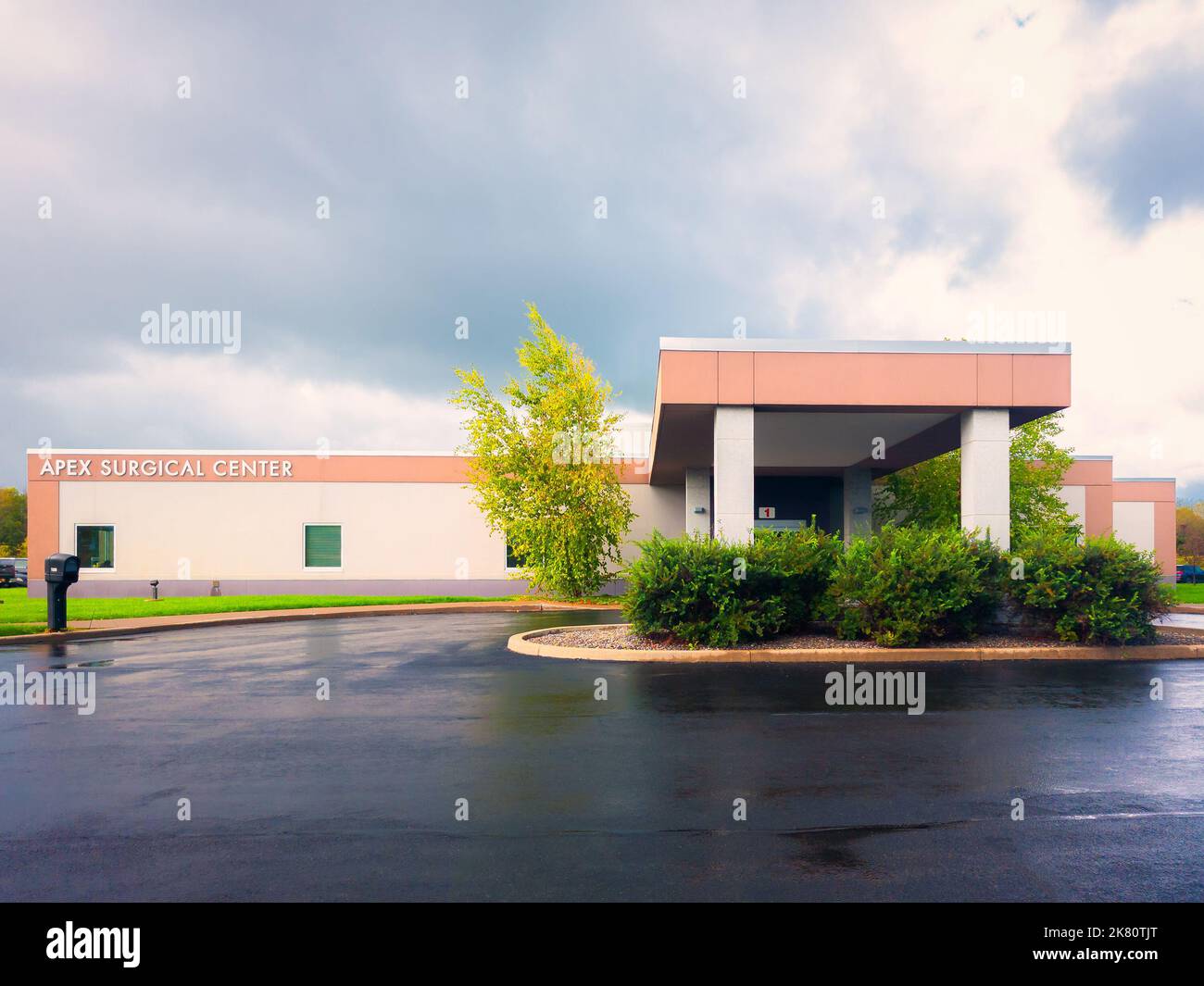 Westmoreland, New York - 28. Sep 2022: Landscape Wide View of APEX Surgical Center. Das Apex Surgical Center ist eine Chirurgische Pflegeeinrichtung am selben Tag. Stockfoto