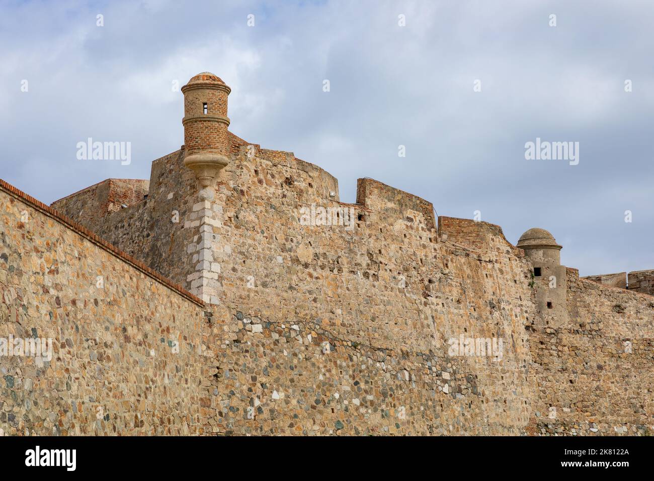 Befestigung von Ceuta, Spanien. Die königlichen Mauern von Ceuta. Spanische Enklave in Afrika. Ceuta teilt sich eine Grenze mit Marokko. Spanien. Afrika. Stockfoto