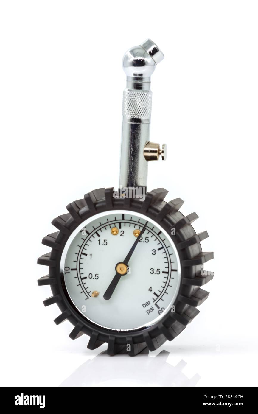 Analoges Manometer zur Messung des Drucks von Auto-, Motorrad- und Fahrradreifen. Stockfoto