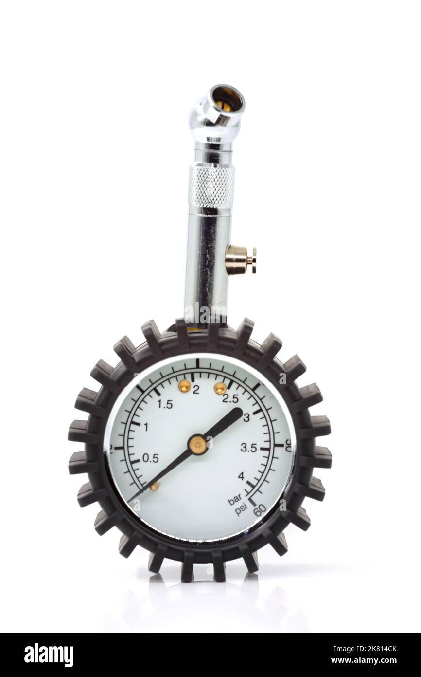 Analoges Manometer zur Messung des Drucks von Auto-, Motorrad- und Fahrradreifen. Stockfoto