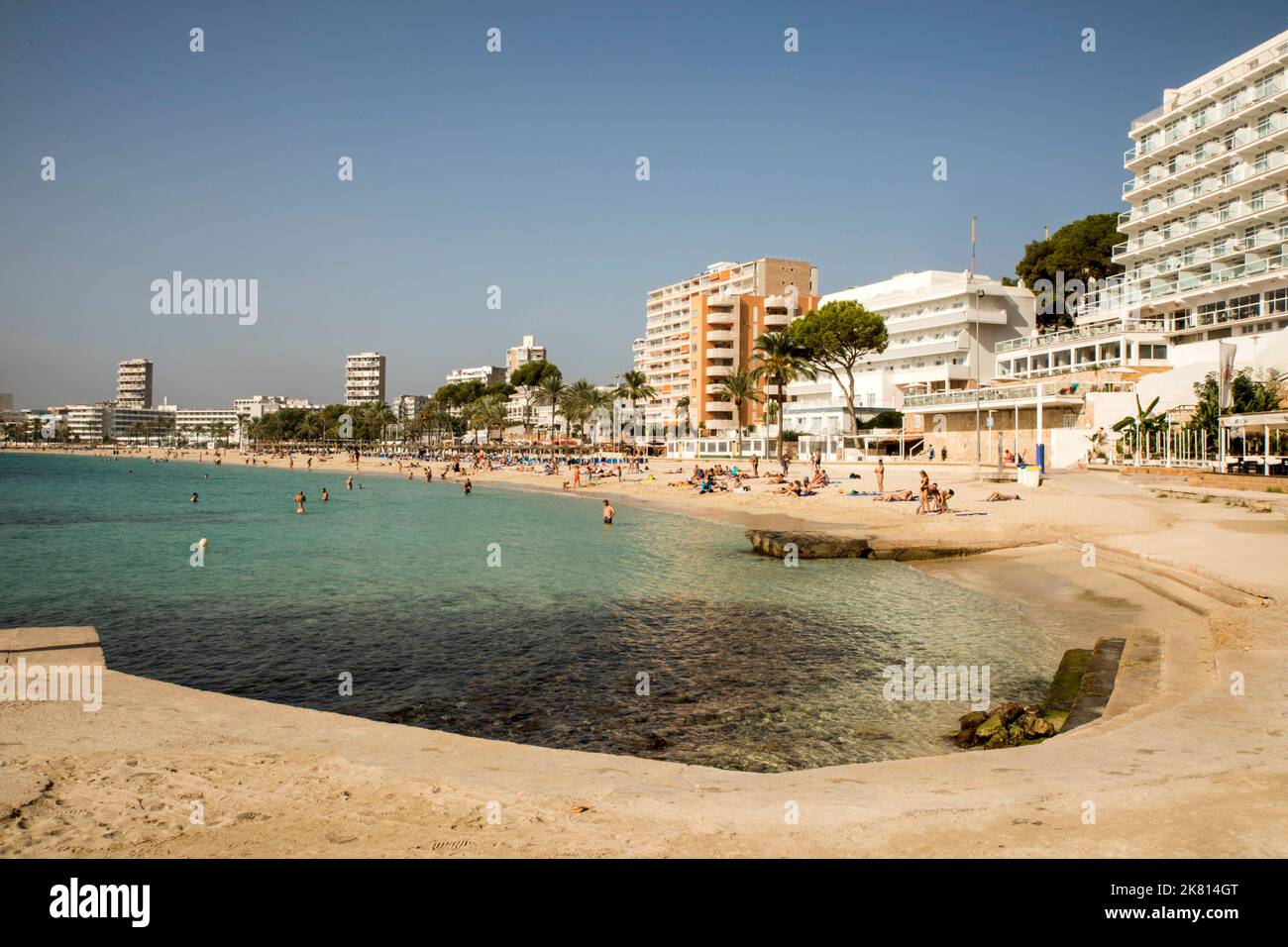 Magaluf, Mallorca, Spanien. 18. Oktober 2022. In der Nebensaison Strandleben in Magaluf auf Mallorca. (Bild: © John-Patrick Morarescu/ZUMA Press Wire) Stockfoto