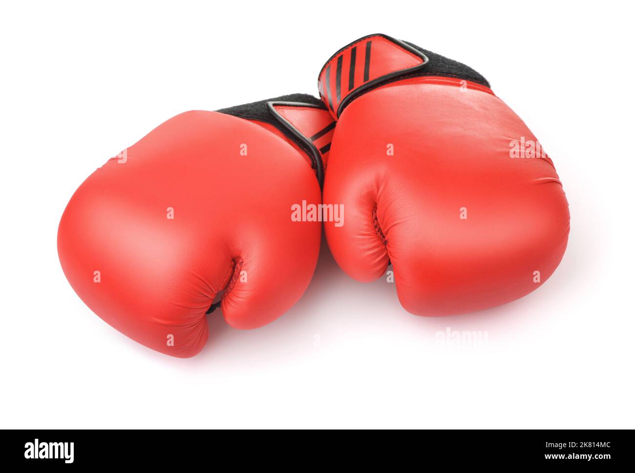 Paar rote Leder Boxhandschuhe isoliert auf weiss Stockfoto