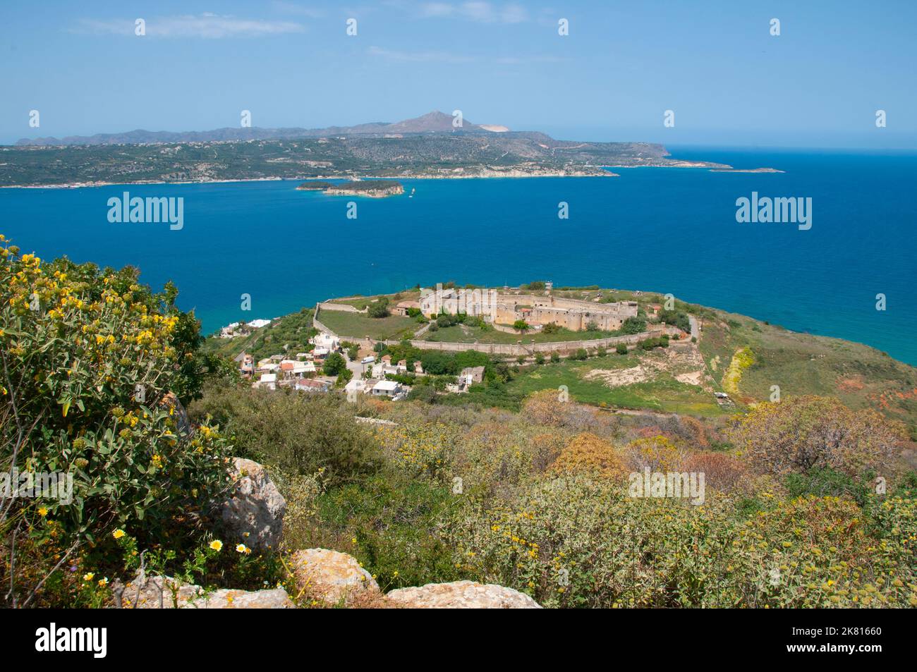 Griechenland: Die osmanische Festung Izzeddin aus dem 19.. Jahrhundert, Souda Bay, Kreta. Die Festung wurde 1872 vom osmanischen Gouverneur von Kreta, rauf Pascha, erbaut. Es ist vor allem für seine Rolle als Gefängnis für politische Gefangene im Griechenland des 20.. Jahrhunderts bekannt. Die letzte offizielle Hinrichtung in Griechenland fand hier im Jahr 1972 statt. Stockfoto