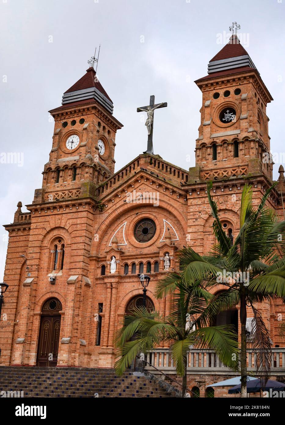 Yolombo, Antioquia - Kolumbien. 24. Juli 2022. Parroquia San Lorenzo, ist ein religiöser Tempel der katholischen Anbetung Stockfoto