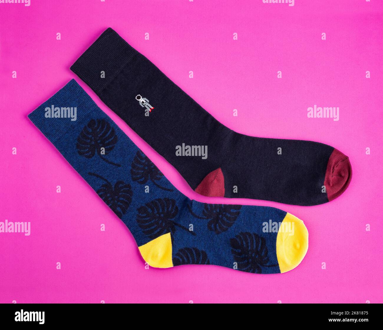 Lange Baumwollsocken für Männer mit lustigen Designs Stockfoto