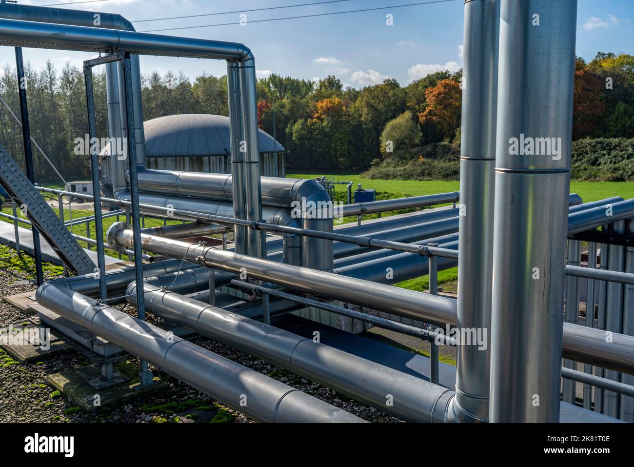 Biogasspeicher, Pipelines der Biogasanlage der Firma Reterra, Biogas wird in