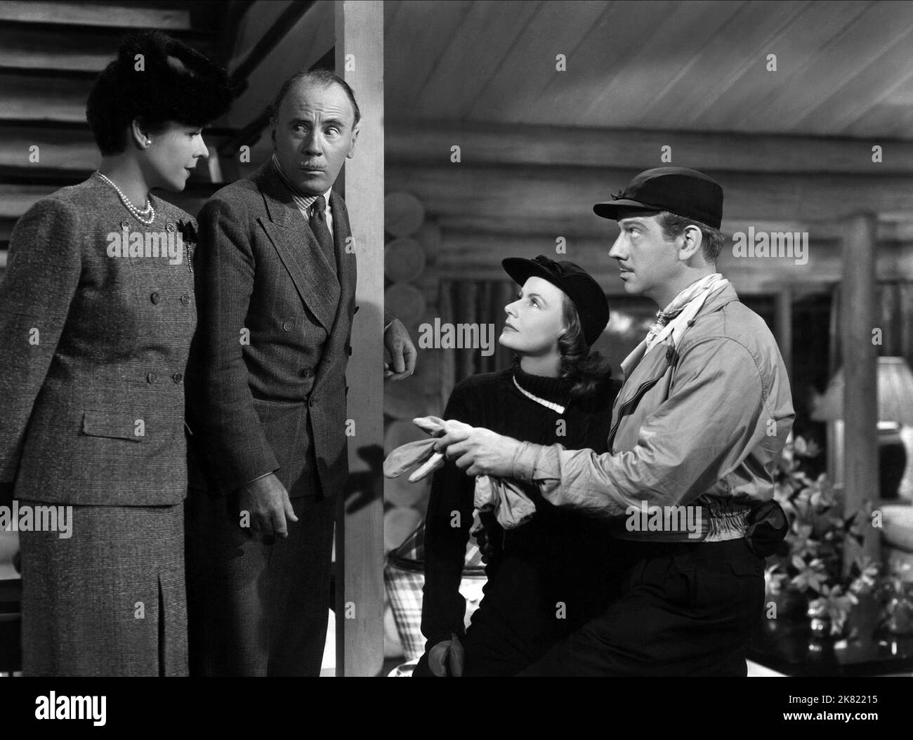 Ruth Gordon, Roland Young, Greta Garbo & Melvyn Douglas Film: Two-faced Woman (1941) Charaktere: Miss Ruth Ellis, Larrys Sekretärin, Oscar 'O. O.' Miller, Karin Borg Blake, Lawrence „Larry“ Blake Regie: George Cukor 01 November 1941 **WARNUNG** Dieses Foto ist nur für redaktionelle Zwecke bestimmt und unterliegt dem Copyright von MGM und/oder dem von der Film- oder Produktionsfirma beauftragten Fotografen und kann nur durch Publikationen im Zusammenhang mit der Bewerbung des oben genannten Films reproduziert werden. Eine obligatorische Gutschrift an MGM ist erforderlich. Der Fotograf sollte auch bei Bekanntwerden des Fotos gutgeschrieben werden. Eine kommerzielle Nutzung ist nicht möglich Stockfoto
