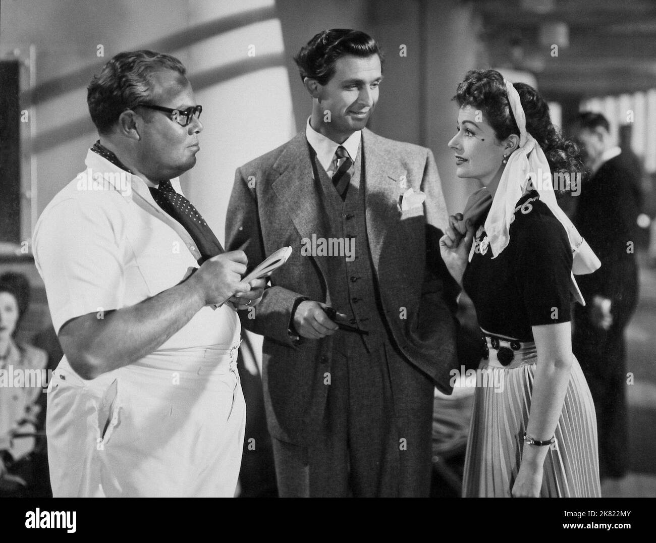 Peter Bull, Norman Wooland & Margaret Lockwood Film: Look Before You Love (1948) Charaktere: Ship Passenger (nicht gutgeschrieben),Ashley Morehouse & Ann Markham Regie: Harold Huth 07 December 1948 **WARNUNG** Dieses Foto ist nur für redaktionelle Zwecke bestimmt und unterliegt dem Copyright von BURNHAM und/oder des Fotografen, der von der Film- oder Produktionsfirma beauftragt wurde, und kann nur von Publikationen im Zusammenhang mit der Bewerbung des oben genannten Films reproduziert werden. Eine obligatorische Gutschrift an BURNHAM ist erforderlich. Der Fotograf sollte auch bei Bekanntwerden des Fotos gutgeschrieben werden. Eine kommerzielle Nutzung kann ohne schriftliche Genehmigung fr Stockfoto