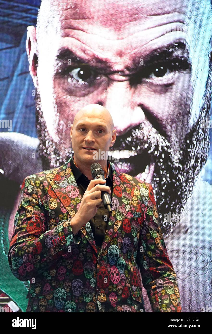 Tyson Fury während einer Pressekonferenz im Tottenham Hotspur Stadium, London. Tyson Fury wird am 3. Dezember im Tottenham Hotspur Stadium seinen Weltmeistertitel gegen Derek Chisora verteidigen. Fury hat seinen britischen Rivalen bereits zweimal geschlagen, durch eine einstimmige Entscheidung in Wembley im Juli 2011 und einen Pensionssieg drei Jahre später im Londoner Excel. Bilddatum: Donnerstag, 20. Oktober 2022. Stockfoto