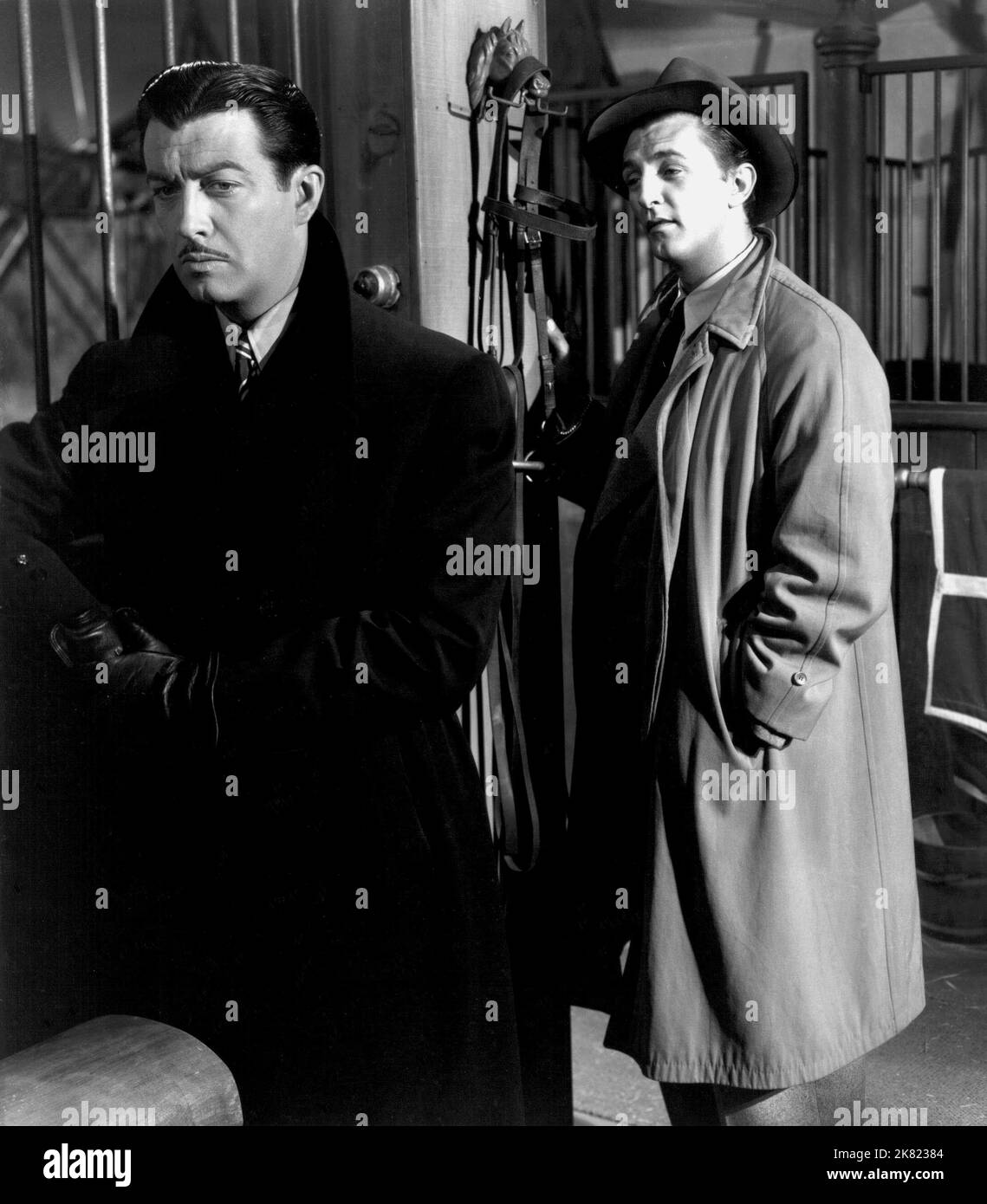 Robert Taylor & Robert Mitchum Film: Undercurrent (USA 1946) Charaktere: Alan Garroway & Michael Garroway Regie: Vincente Minnelli 11. November 1946 **WARNUNG** Dieses Foto ist nur für den redaktionellen Gebrauch bestimmt und unterliegt dem Copyright von MGM und/oder dem Fotografen, der von der Film- oder Produktionsfirma beauftragt wurde, und kann nur durch Publikationen im Zusammenhang mit der Bewerbung des oben genannten Films reproduziert werden. Eine obligatorische Gutschrift an MGM ist erforderlich. Der Fotograf sollte auch bei Bekanntwerden des Fotos gutgeschrieben werden. Ohne schriftliche Genehmigung der Film Company kann keine kommerzielle Nutzung gewährt werden. Stockfoto