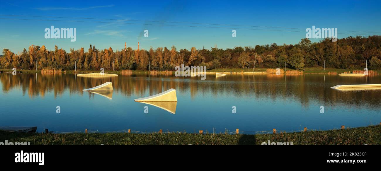Wake Board Park im Herbst. Outdoor und Extremsport Stockfoto