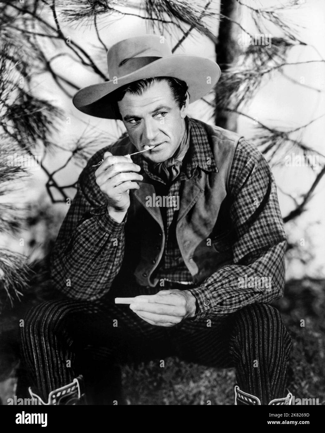 Gary Cooper Film North West Mounted Police (1940) Charaktere: Dusty Rivers Regie: Cecil B. DeMille 21. Oktober 1940 **WARNUNG** dieses Foto ist nur für redaktionelle Zwecke bestimmt und unterliegt dem Urheberrecht von PARAMOUNT und/oder dem Fotografen, der von der Film or Production Company beauftragt wurde. Es ist eine obligatorische Gutschrift bis ÜBERGEORDNETEN BETRAG erforderlich. Der Fotograf sollte ebenfalls angerechnet werden, wenn er bekannt ist. Ohne schriftliche Genehmigung der Film Company kann keine kommerzielle Nutzung gewährt werden. Stockfoto