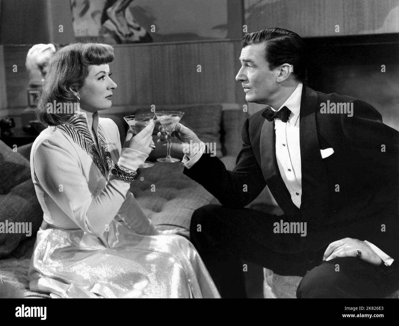 Greer Garson & Walter Pidgeon Film: Julia Misbeneas (1944) Charaktere: Julia Packett & William Sylvester Packett Regie: Jack Conway 08. August 1948 **WARNUNG** Dieses Foto ist nur für redaktionelle Verwendung bestimmt und unterliegt dem Copyright von MGM / VIRGIL APGER und/oder dem von der Film- oder Produktionsfirma beauftragten Fotografen und kann nur durch Publikationen im Zusammenhang mit der Bewerbung des oben genannten Films reproduziert werden. Eine obligatorische Gutschrift an MGM/VIRGIL APGER ist erforderlich. Ohne schriftliche Genehmigung der Film Company kann keine kommerzielle Nutzung gewährt werden. Stockfoto