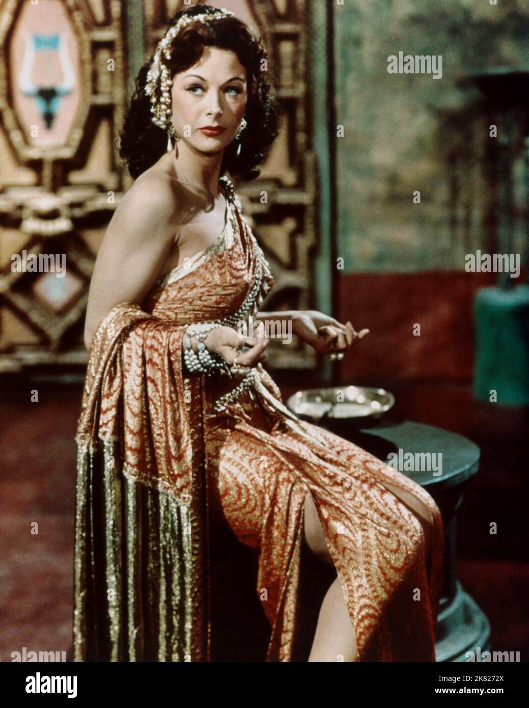 Hedy Lamarr Film Samson and Delilah (USA 1949) Charaktere: Delilah Regie: Cecil B. DeMille 21. Dezember 1949 **WARNUNG** dieses Foto ist nur für redaktionelle Zwecke bestimmt und unterliegt dem Urheberrecht von PARAMOUNT PICTURES und/oder dem von der Film or Production Company beauftragten Fotografen und kann nur durch Veröffentlichungen in Verbindung mit der Werbung für den obigen Film reproduziert werden. Es ist eine obligatorische Gutschrift erforderlich, um BILDER ZU ÜBERSCHNEIDEN. Der Fotograf sollte ebenfalls angerechnet werden, wenn er bekannt ist. Ohne schriftliche Genehmigung der Film Company kann keine kommerzielle Nutzung gewährt werden. Stockfoto