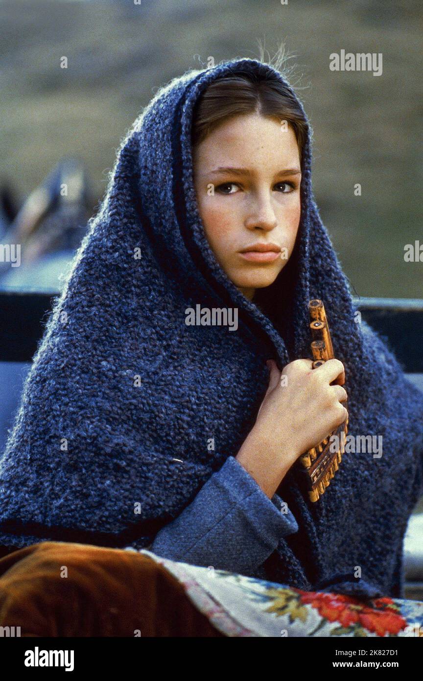 Juliette Caton Film Courage Mountain (1948) Charaktere: Heidi Regie: Christopher Leitch 06. September 1948 **WARNUNG** dieses Foto ist nur für redaktionelle Zwecke bestimmt und unterliegt dem Urheberrecht des RANG und/oder des von der Film- oder Produktionsgesellschaft beauftragten Fotografen und kann nur durch Veröffentlichungen in Verbindung mit der Förderung des obigen Films reproduziert werden. Für die EINSTUFUNG ist eine erforderliche Gutschrift erforderlich. Der Fotograf sollte ebenfalls angerechnet werden, wenn er bekannt ist. Ohne schriftliche Genehmigung der Film Company kann keine kommerzielle Nutzung gewährt werden. Stockfoto