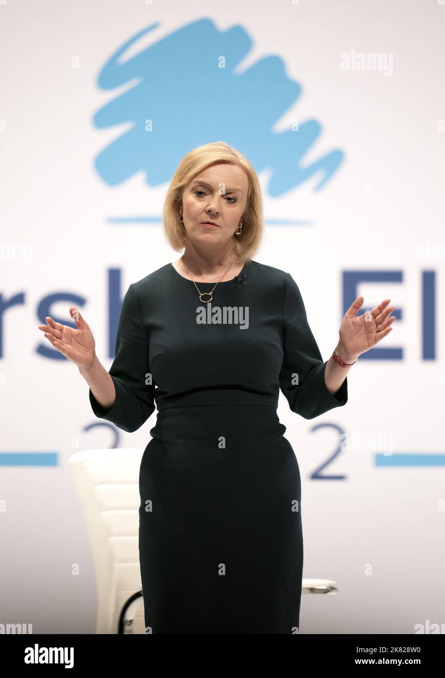 Aktenfoto vom 16/08/22 von Liz Truss während einer Hustings-Veranstaltung in Perth, Schottland. Liz Truss hat angekündigt, dass sie als Premierministerin zurücktreten wird. Ausgabedatum: Donnerstag, 20. Oktober 2022. Stockfoto