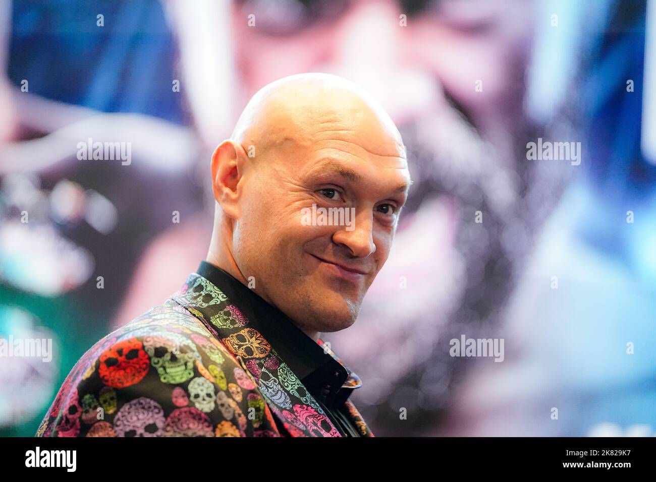 Tyson Fury während einer Pressekonferenz im Tottenham Hotspur Stadium, London. Tyson Fury wird am 3. Dezember im Tottenham Hotspur Stadium seinen Weltmeistertitel gegen Derek Chisora verteidigen. Fury hat seinen britischen Rivalen bereits zweimal geschlagen, durch eine einstimmige Entscheidung in Wembley im Juli 2011 und einen Pensionssieg drei Jahre später im Londoner Excel. Bilddatum: Donnerstag, 20. Oktober 2022. Stockfoto