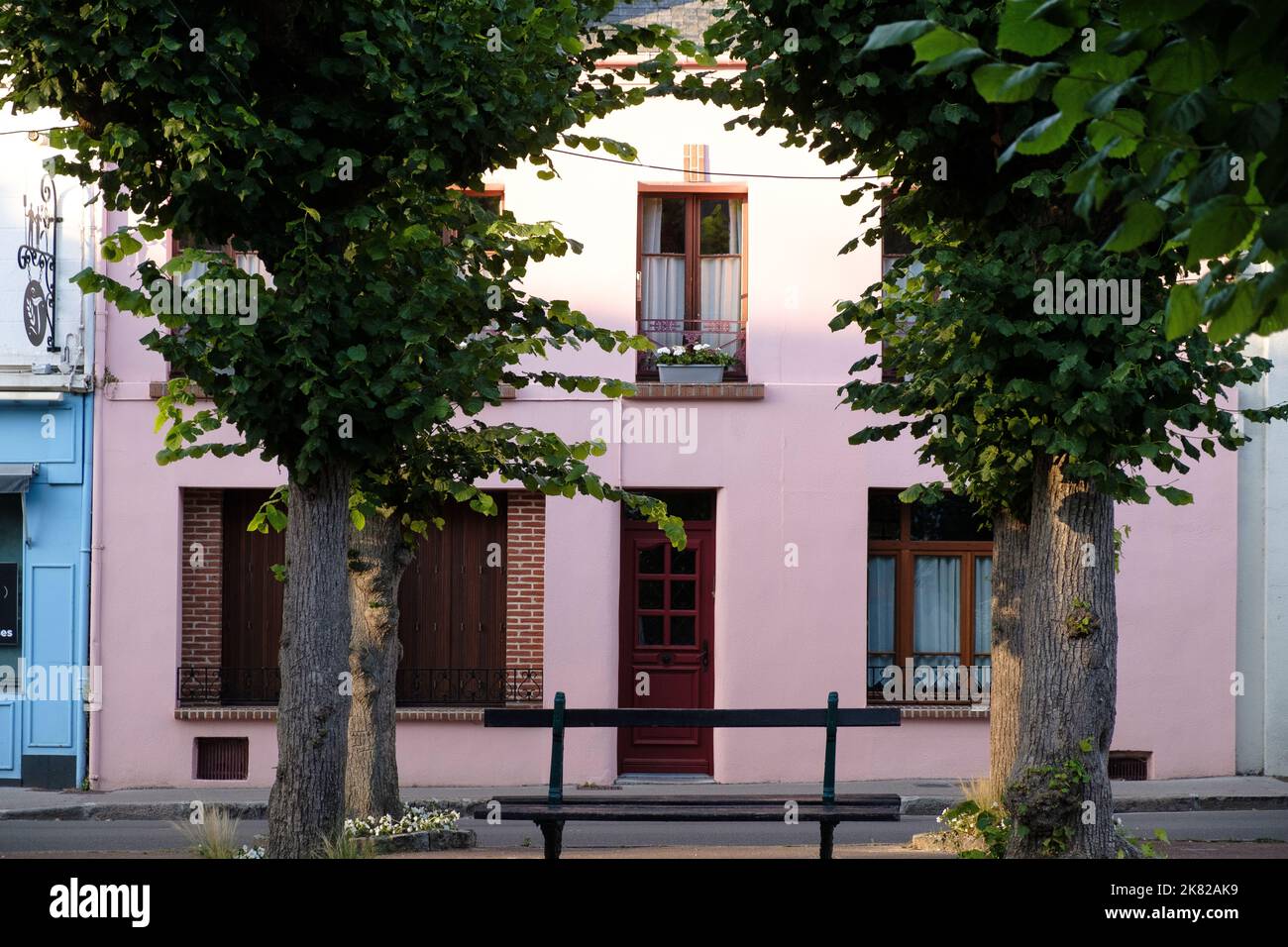 Ein Haus auf der Place de Darnetal, Montreuil-sur-Mer, Frankreich Stockfoto