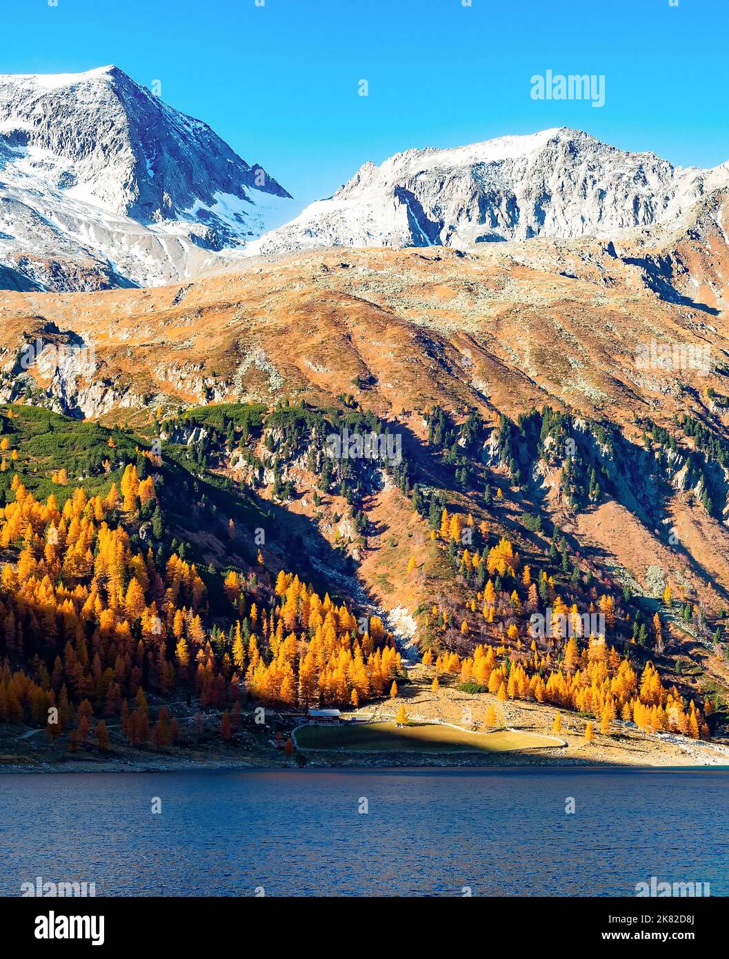 Alpenlandschaft, Berge bei Abendsonne und See, Österreich Stockfoto