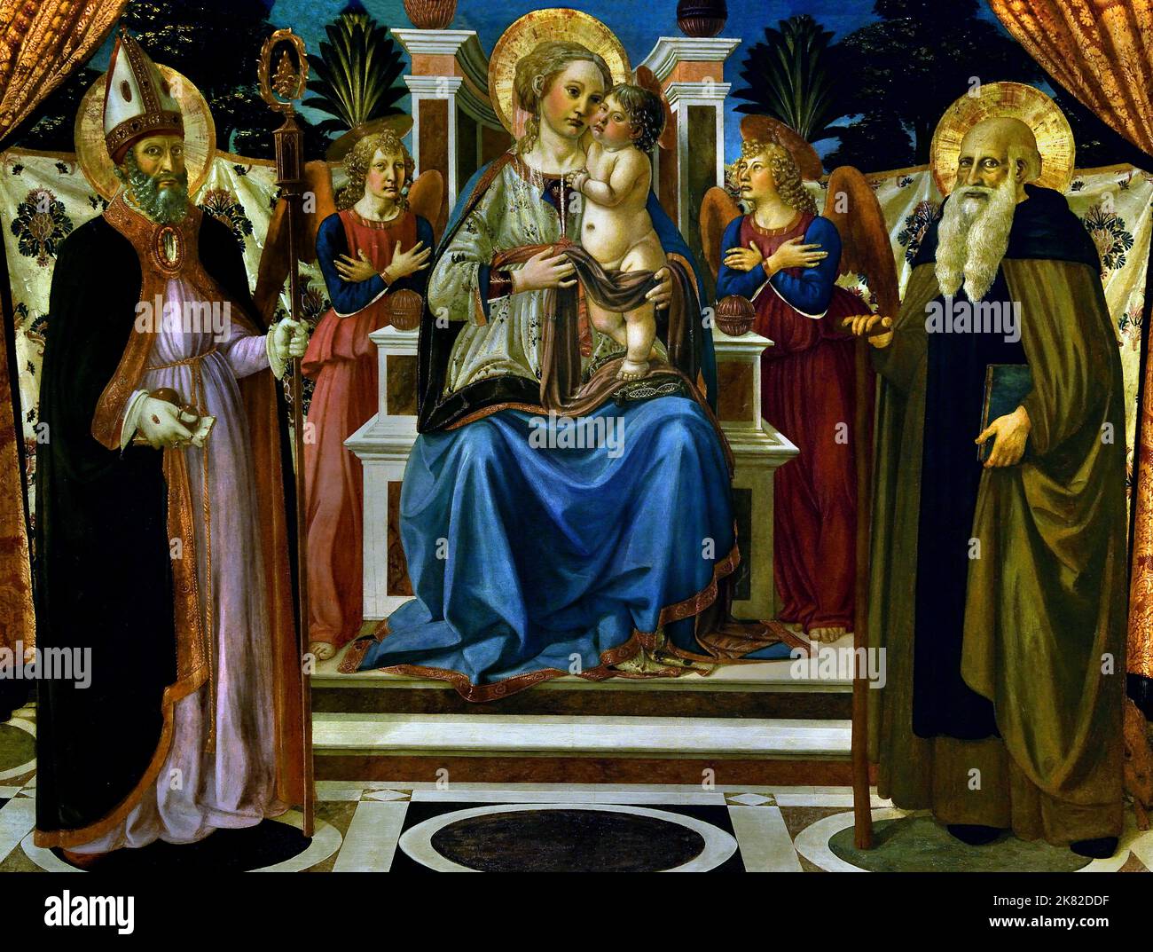 Madonna und Kind inthronisiert mit Engeln, St. Nikolaus und St. Antonius Abt 1468-70 Cosimo Rosselli (1439 – 1507) war ein italienischer Maler des Quattrocento, vor allem in seinem Geburtsort von Florenz aktiv. Italien-Italienisch. Stockfoto