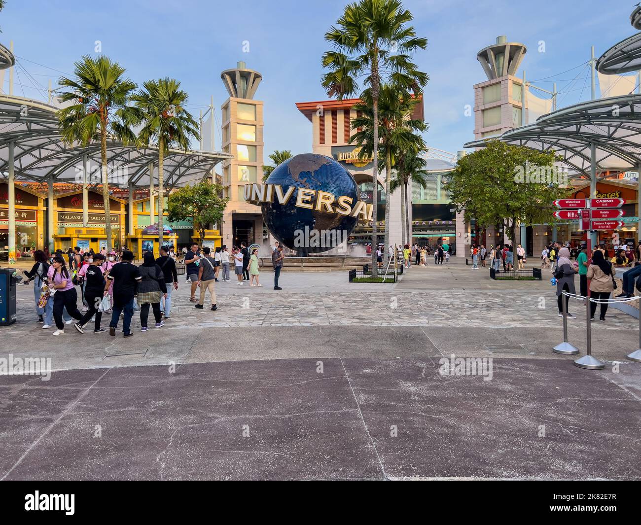 Unterhaltungsunternehmen wie die Universal Studios sind für zahlreiche Touristen geöffnet, um die Freizeitparks zu genießen. Singapur Stockfoto