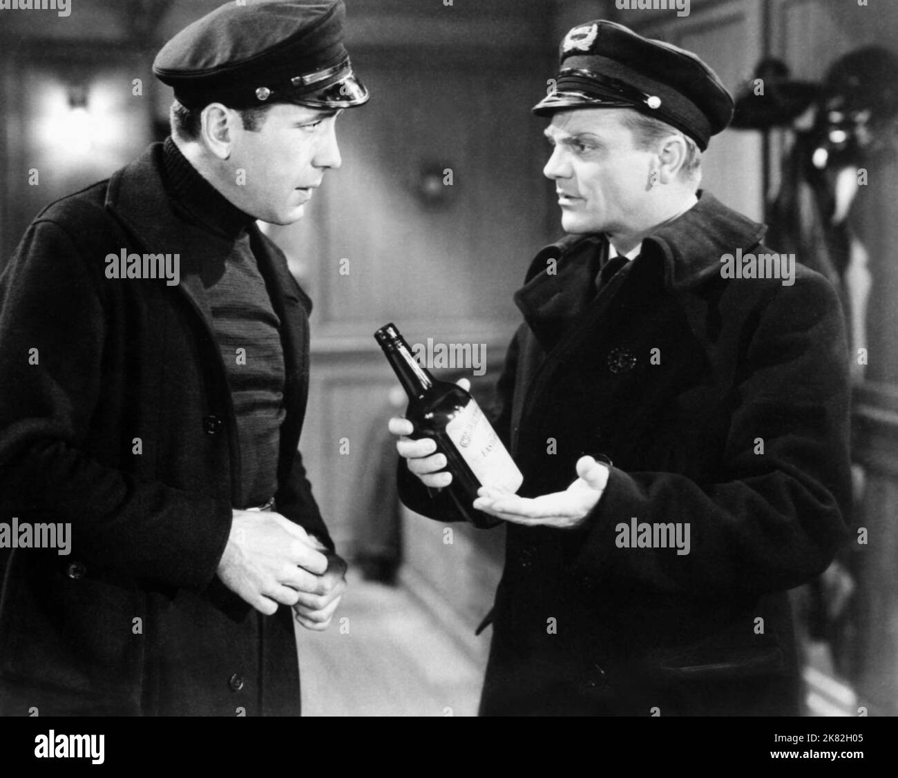 Humphrey Bogart & James Cagney Film The Roaring Twenties (USA 1939) Charaktere: George Hally & Eddie Bartlett Regie: Raoul Walsh 28. Oktober 1939 **WARNUNG** dieses Foto ist nur für redaktionelle Zwecke bestimmt und ist urheberrechtlich geschützt von WARNER BROS. Und/oder dem von der Film- oder Produktionsgesellschaft beauftragten Fotografen und dürfen nur durch Veröffentlichungen in Verbindung mit der Werbung für den oben genannten Film reproduziert werden. Eine obligatorische Gutschrift an WARNER BROS. Ist erforderlich. Der Fotograf sollte ebenfalls angerechnet werden, wenn er bekannt ist. Ohne schriftliche Genehmigung der Film Company kann keine kommerzielle Nutzung gewährt werden. Stockfoto