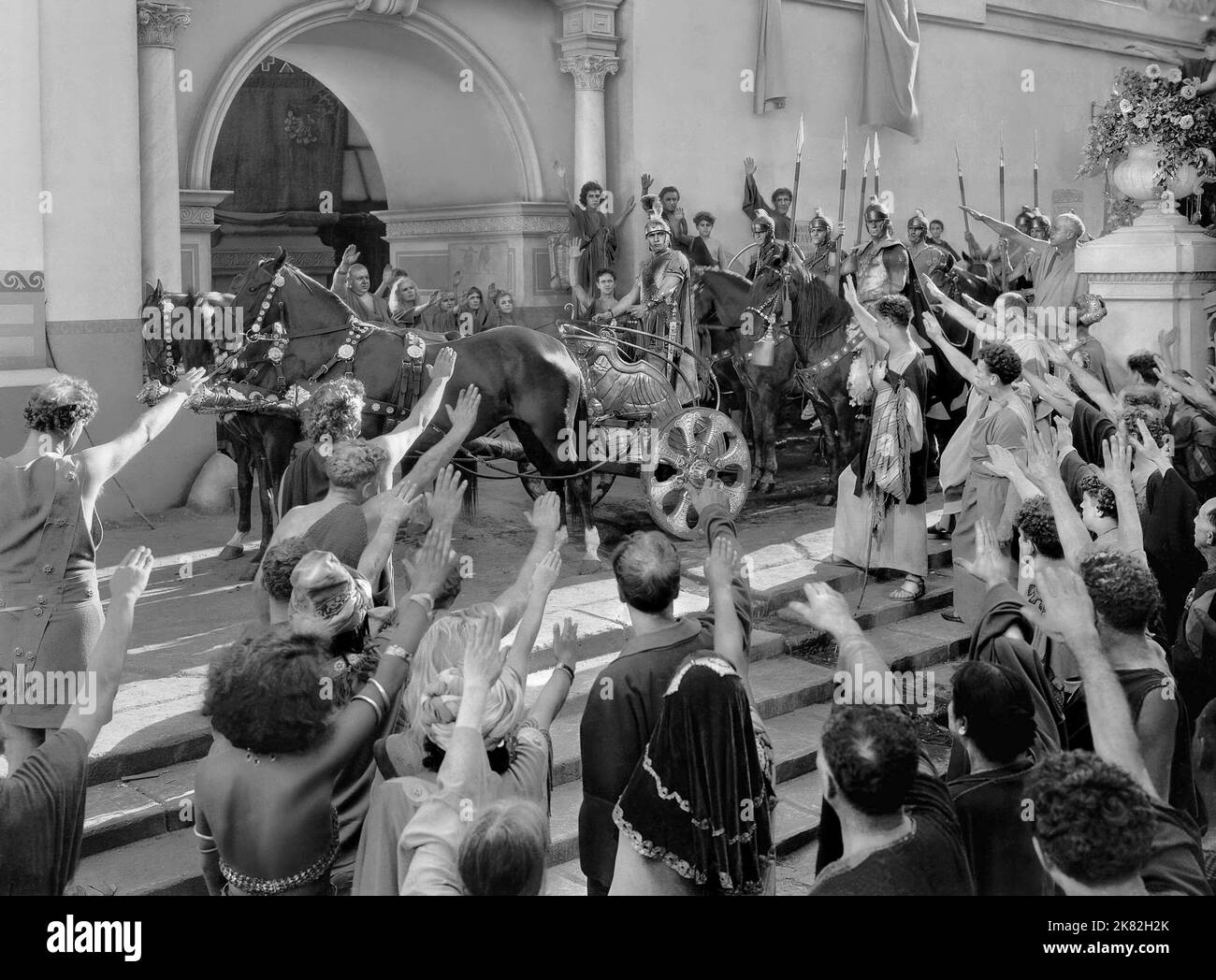 Chariot Scene Film The Sign of the Cross (USA 1932) Regie: Cecil B. DeMille 30 November 1932 **WARNUNG** dieses Foto ist nur für redaktionelle Zwecke bestimmt und unterliegt dem Urheberrecht von PARAMOUNT PICTURES und/oder dem von der Film oder Production Company beauftragten Fotografen und darf nur durch Veröffentlichungen in Verbindung mit der Werbung für den oben genannten Film reproduziert werden. Es ist eine obligatorische Gutschrift erforderlich, um BILDER ZU ÜBERSCHNEIDEN. Der Fotograf sollte ebenfalls angerechnet werden, wenn er bekannt ist. Ohne schriftliche Genehmigung der Film Company kann keine kommerzielle Nutzung gewährt werden. Stockfoto