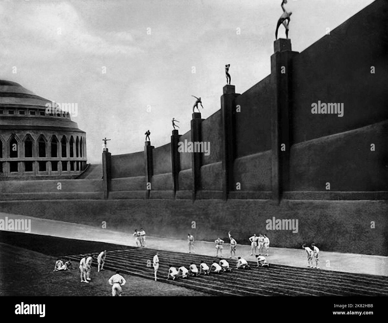 Die Olympischen Spiele 1936 In Berlin Film: Olympia Part One (1929) 01 May 1938 **WARNUNG** Dieses Foto ist nur für redaktionelle Verwendung bestimmt und unterliegt dem Copyright von OLYMPIA FILM und/oder dem Fotografen, der von der Film- oder Produktionsfirma beauftragt wurde, und kann nur durch Publikationen im Zusammenhang mit der Bewerbung des oben genannten Films reproduziert werden. Eine obligatorische Gutschrift für OLYMPIA-FILM ist erforderlich. Der Fotograf sollte auch bei Bekanntwerden des Fotos gutgeschrieben werden. Ohne schriftliche Genehmigung der Film Company kann keine kommerzielle Nutzung gewährt werden. Stockfoto