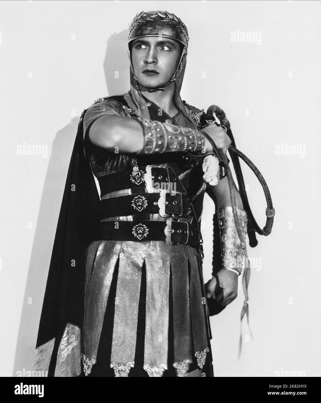 Fredric March Film das Zeichen des Kreuzes (USA 1932) Charaktere: Marcus Superbus - Präfekt von Rom Regie: Cecil B. DeMille 30 November 1932 **WARNUNG** dieses Foto ist nur für redaktionelle Zwecke bestimmt und unterliegt dem Urheberrecht von PARAMOUNT PICTURES und/oder dem Fotografen, der von der Film- oder Produktionsgesellschaft beauftragt wurde. Es kann nur durch Veröffentlichungen in Verbindung mit der Werbung für den oben genannten Film reproduziert werden. Es ist eine obligatorische Gutschrift erforderlich, um BILDER ZU ÜBERSCHNEIDEN. Der Fotograf sollte ebenfalls angerechnet werden, wenn er bekannt ist. Ohne schriftliche Genehmigung der Film Company kann keine kommerzielle Nutzung gewährt werden. Stockfoto