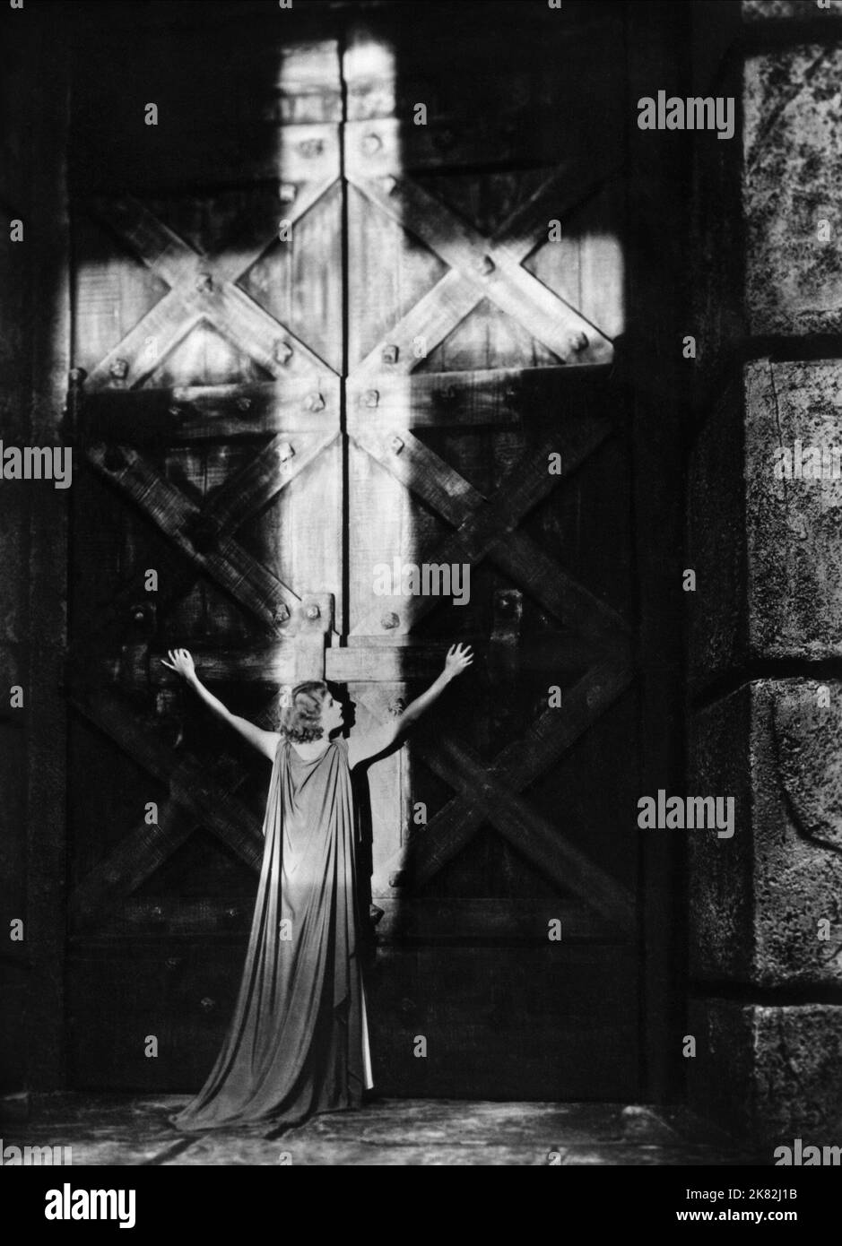 Elissa Landi Film das Zeichen des Kreuzes (USA 1932) Charaktere: Mercia Regie: Cecil B. DeMille 30 November 1932 **WARNUNG** dieses Foto ist nur für redaktionelle Zwecke bestimmt und unterliegt dem Urheberrecht von PARAMOUNT PICTURES und/oder dem Fotografen, der von der Film- oder Produktionsgesellschaft beauftragt wurde. Es kann nur durch Veröffentlichungen in Verbindung mit der Werbung für den obigen Film reproduziert werden. Es ist eine obligatorische Gutschrift erforderlich, um BILDER ZU ÜBERSCHNEIDEN. Der Fotograf sollte ebenfalls angerechnet werden, wenn er bekannt ist. Ohne schriftliche Genehmigung der Film Company kann keine kommerzielle Nutzung gewährt werden. Stockfoto