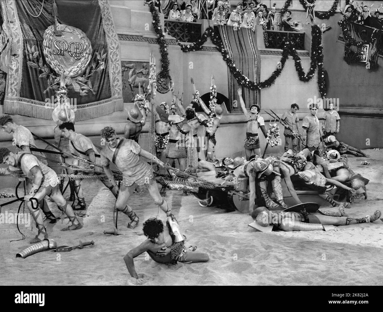 Filmszene Film das Zeichen des Kreuzes (USA 1932) Regie: Cecil B. DeMille 30 November 1932 **WARNUNG** dieses Foto ist nur für redaktionelle Zwecke bestimmt und unterliegt dem Urheberrecht von PARAMOUNT PICTURES und/oder dem von der Film- oder Produktionsgesellschaft beauftragten Fotografen und darf nur durch Veröffentlichungen in Verbindung mit der Werbung für den oben genannten Film reproduziert werden. Es ist eine obligatorische Gutschrift erforderlich, um BILDER ZU ÜBERSCHNEIDEN. Der Fotograf sollte ebenfalls angerechnet werden, wenn er bekannt ist. Ohne schriftliche Genehmigung der Film Company kann keine kommerzielle Nutzung gewährt werden. Stockfoto