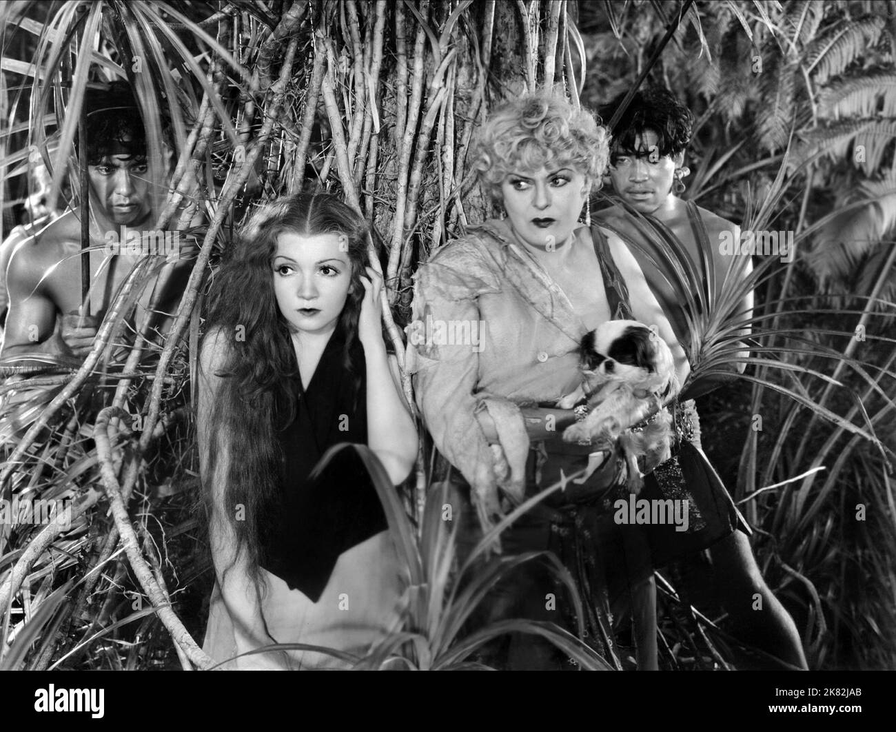 Claudette Colbert & Mary Boland Film Four Frighted People (1934) Charaktere: Judy Jones, Mrs. Mardick Regie: Cecil B. DeMille 26. Januar 1934 **WARNUNG** dieses Foto ist nur für redaktionelle Zwecke bestimmt und unterliegt dem Urheberrecht von PARAMOUNT und/oder dem Fotografen, der von der Film or Production Company zugewiesen wurde. Es ist eine obligatorische Gutschrift bis ÜBERGEORDNETEN BETRAG erforderlich. Der Fotograf sollte ebenfalls angerechnet werden, wenn er bekannt ist. Ohne schriftliche Genehmigung der Film Company kann keine kommerzielle Nutzung gewährt werden. Stockfoto
