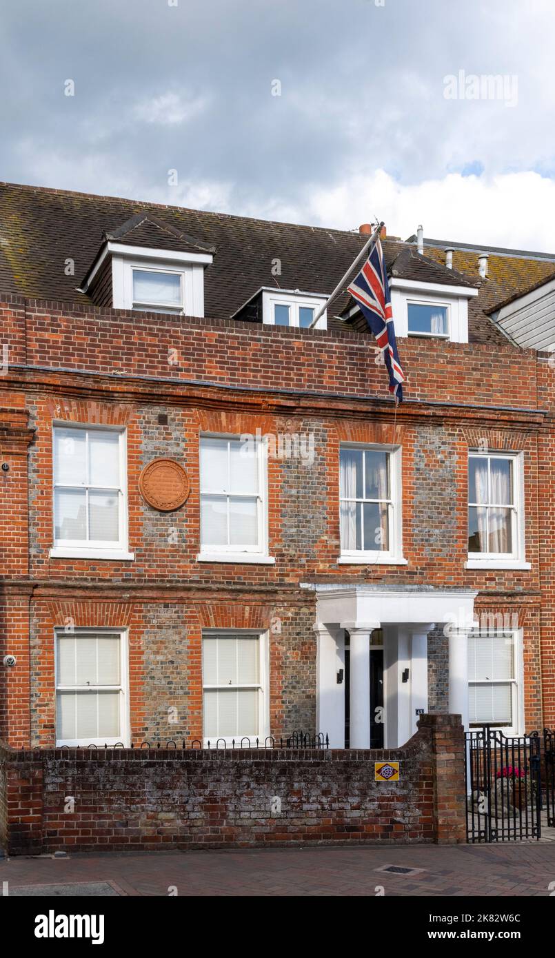 Terrakotta-Plakette im Westbourne House, Geburtsort von Thomas Arnold, Birmingham Road, West Cowes, Isle of Wight, England, UK. Stockfoto