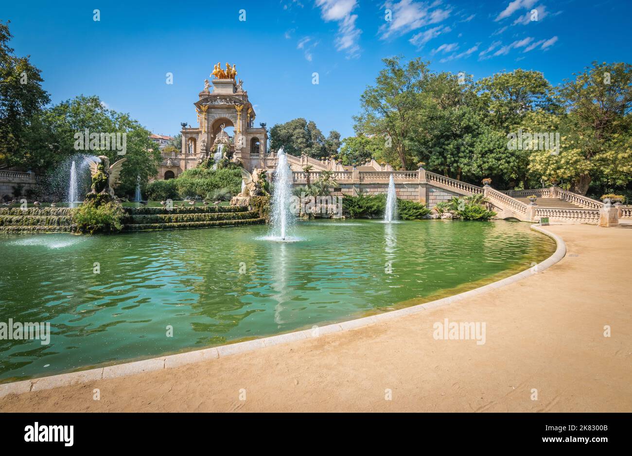 Stadtpark 'Parc de la Ciutadella' mit historischem Garten und Springbrunnen in Barcelona, Spanien. Stockfoto
