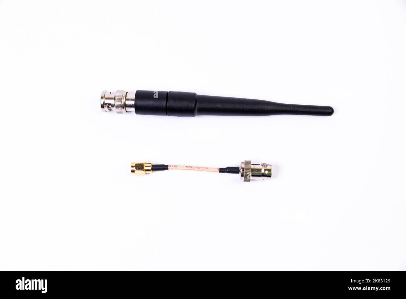 Antennen von Mobilfunksystemen mit WLAN-Hotspot für Router isoliert auf weiß abnehmbar Stockfoto Antennen von Mobilfunksystemen mit WLAN-Hotspot für Router isoliert auf weiß abnehmbar Stockfoto