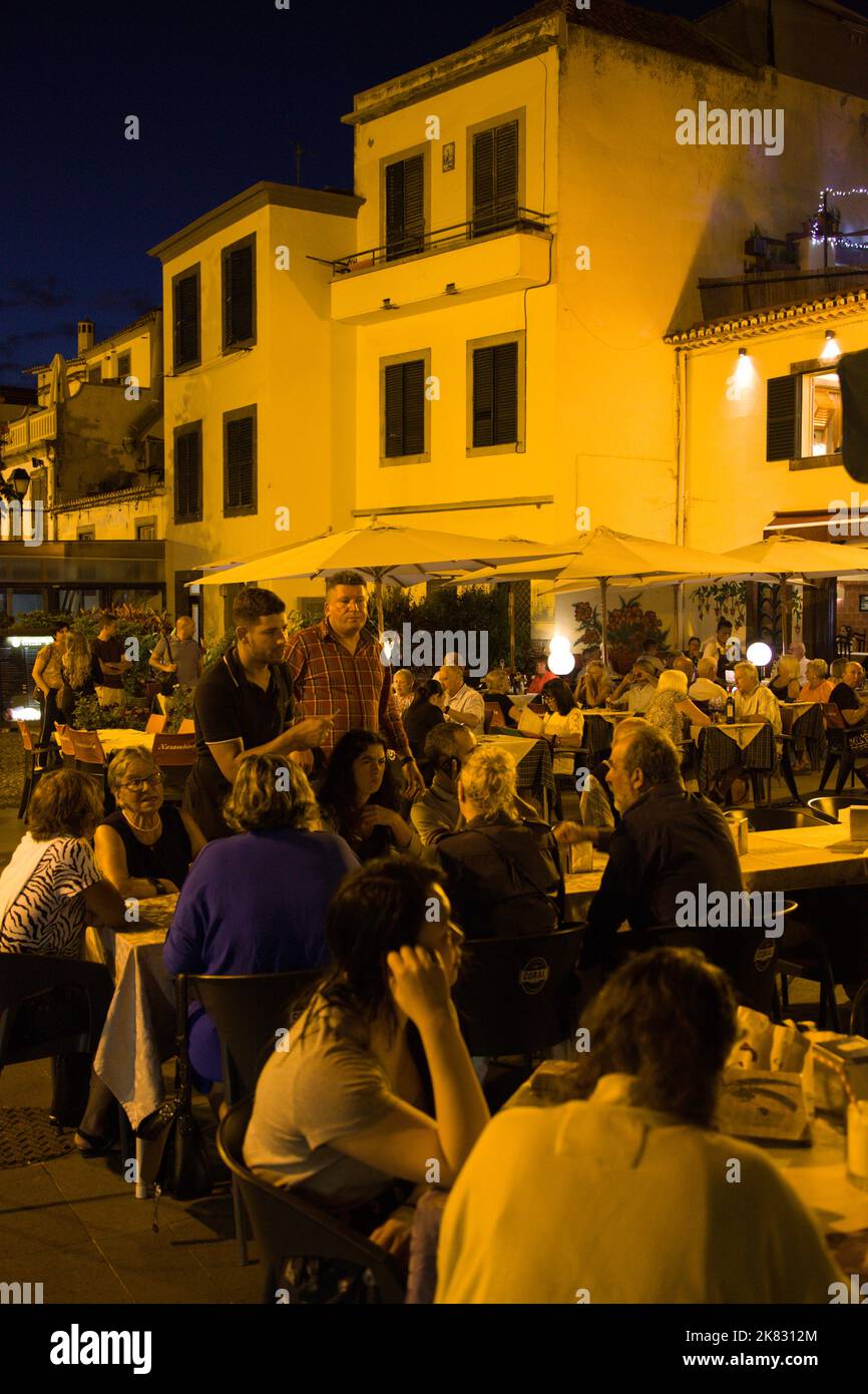 Portugal, Madeira, Funchal, Zona Velha, Restaurants, Menschen, Tourismus, Nachtleben Stockfoto